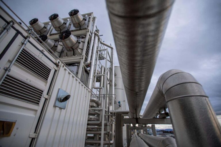 Molecules Sensitive To Light May Enhance Efficiency Of Carbon Capture
