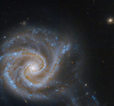 Ngc 5427 Captured In Close Up By Hubble Space Telescope