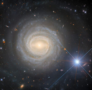 Hubble Photographs Stunning Barred Spiral Galaxy: Ngc 3783