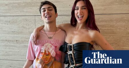 "i May Be A Troll, But I'm No Fool": Superstan