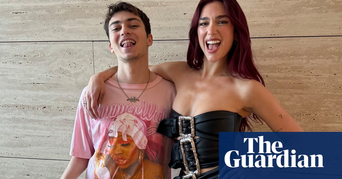 "i May Be A Troll, But I'm No Fool": Superstan