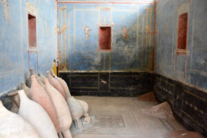Archaeologists Unearth Ancient Pompeii Temple Adorned With Blue Walls Dating
