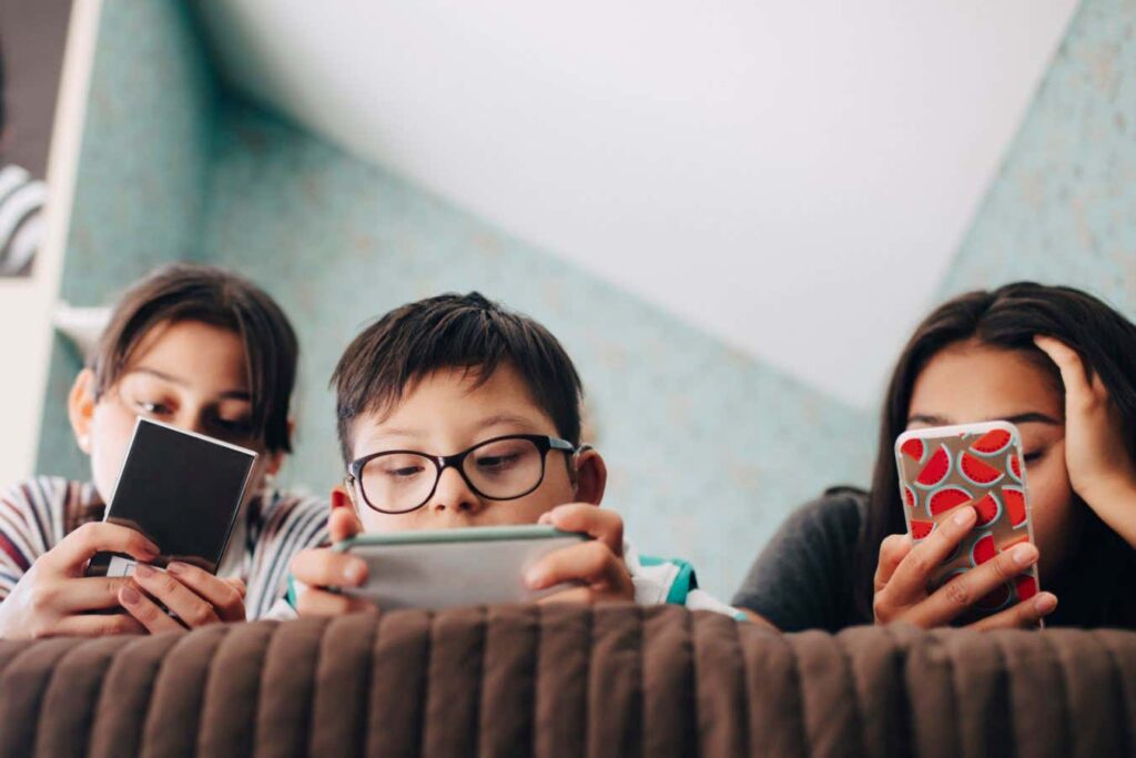 Introducing Smartphones Gradually Is More Beneficial For Children Than Banning