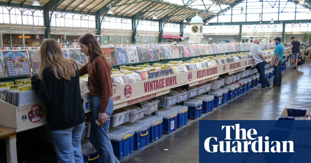 People are increasingly stepping away from their smartphones to connect with the world around them People Are Increasingly Stepping Away From Their Smartphones To Connect