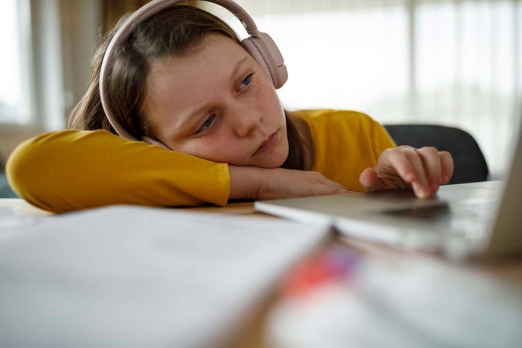 Children And Teenagers Experience Varying Symptoms From Long Corona