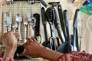 The Harmful Effects Of Certain Kitchen Utensils On Health