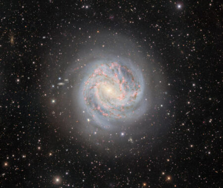New images of Messier 83 captured by the Dark Energy Camera reveal unexpected discoveries New Images Of Messier 83 Captured By The Dark Energy