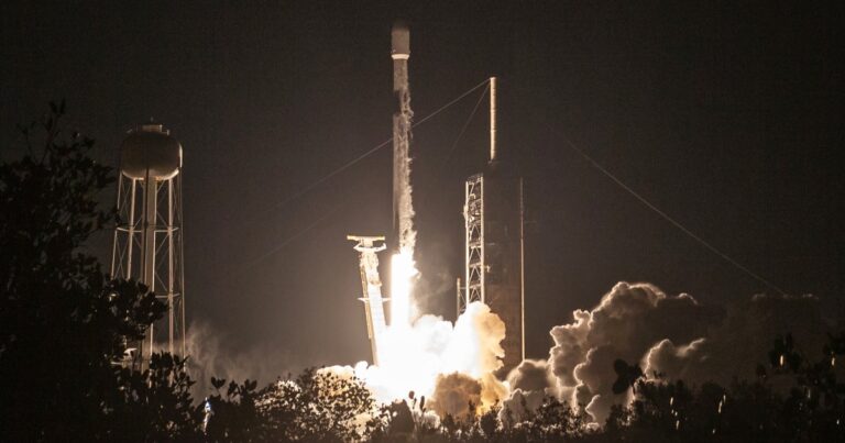 A second civilian spaceship lands on the moon in just