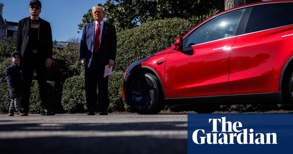 Elon musk urges tesla employees to hold on to stock