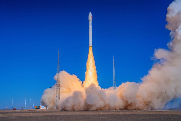 Quantum Satellite achieves record-breaking distance communication over gloves Quantum satellite achieves record breaking distance communication over gloves