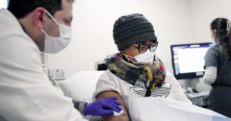 After a record breaking 130 days, doctor successfully removes pig kidneys