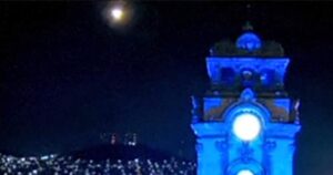 Amazing fireballs light up the sky in mexico city, sparking