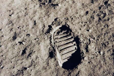 Melting moon dust to create solar panels on the moon Melting moon dust to create solar panels on the moon