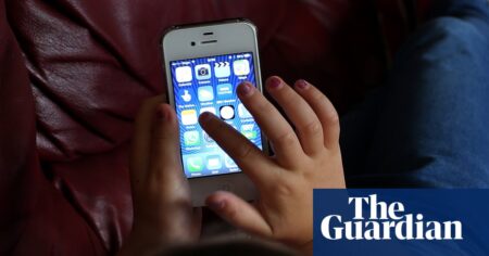 Parents face difficult decisions regarding smartphones, says english children's commissioner