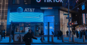 Trump gives tiktok more time to finalize trading deal