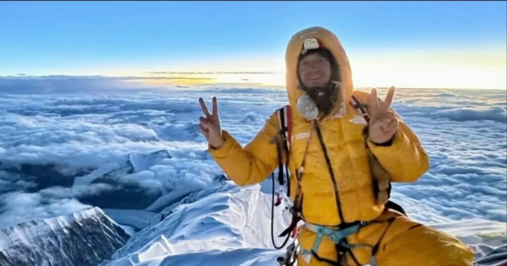 Climbers ascend everest with controversial xenon gas