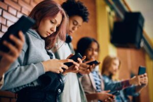 Efforts to bridge the gap between teens and phone experts