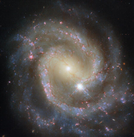 Hubble captures stunning spiral galaxy: ngc 3507