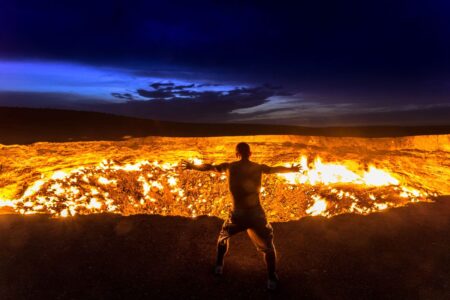 Turkmenistan's "gate of hell" crater: burning for 40 years without