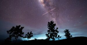 Viewing halley's comet fragments during the eta aquariid meteor shower