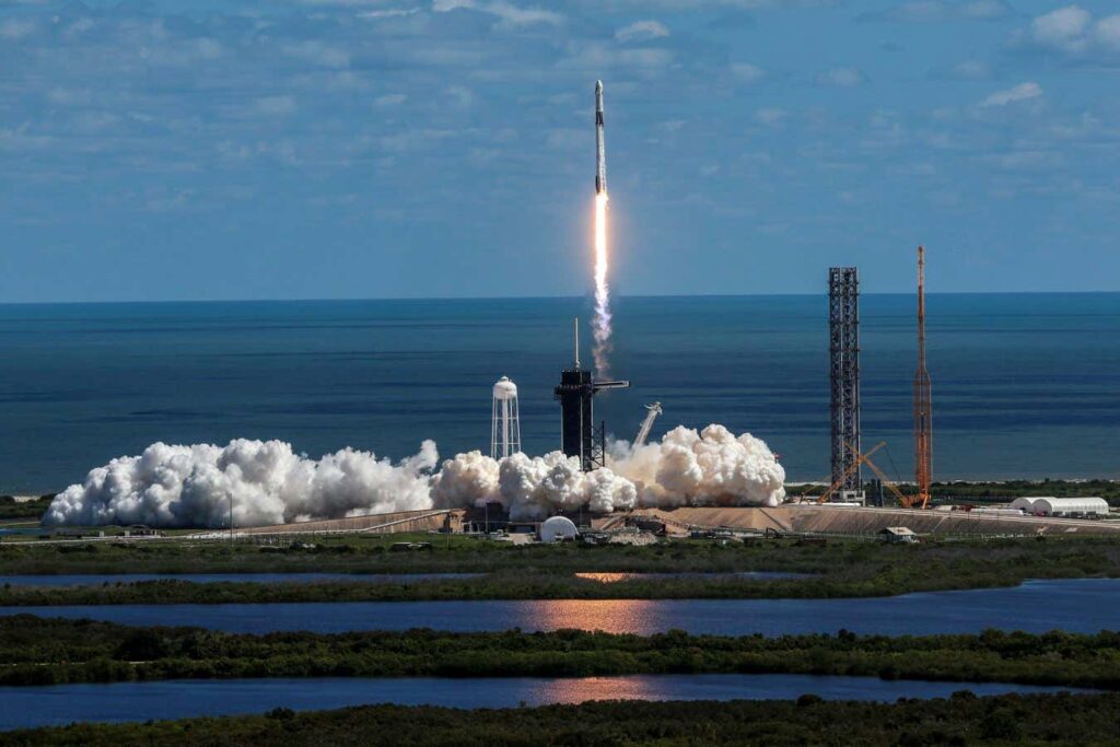 Can Reusable Rockets Mitigate the Risks of Solar Geoengineering