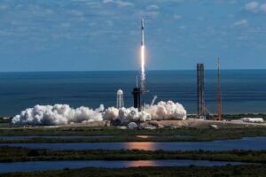 Can Reusable Rockets Mitigate the Risks of Solar Geoengineering