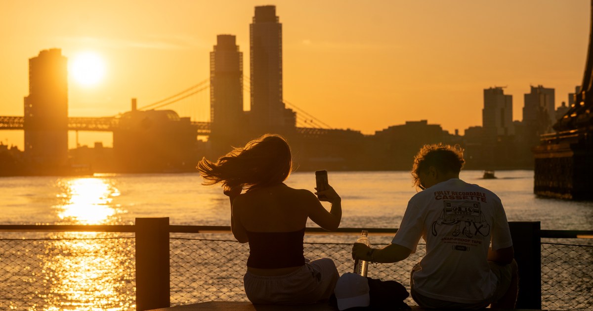 Extreme Heat Envelops Us 160 Million on Alert from