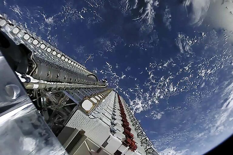 Starlink Satellites Emitting Radio Signals That May Disrupt Astronomy Starlink Satellites Emitting Radio Signals That May Disrupt Astronomy