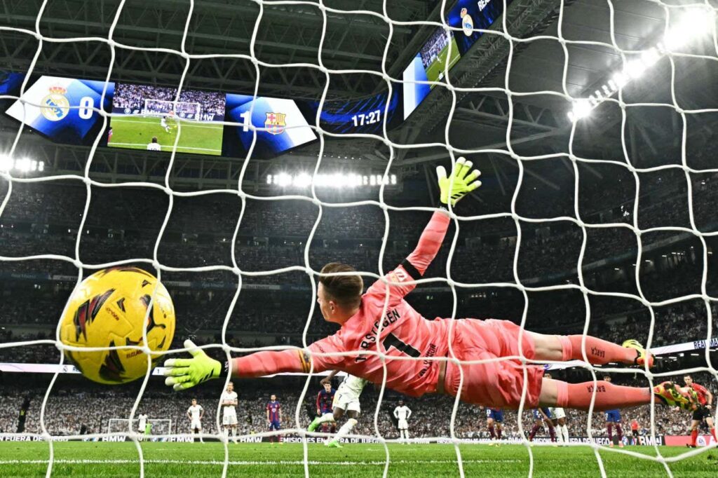 AI Outwits Goalkeepers by Anticipating Penalty Takers Shots