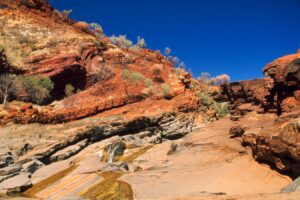 Ancient Rocks Reveal the First Signs of Earths Structural Activity