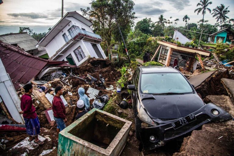 Billions of Phones Capable of Detecting and Alerting Users to Nearby Earthquakes Billions of Phones Capable of Detecting and Alerting Users to