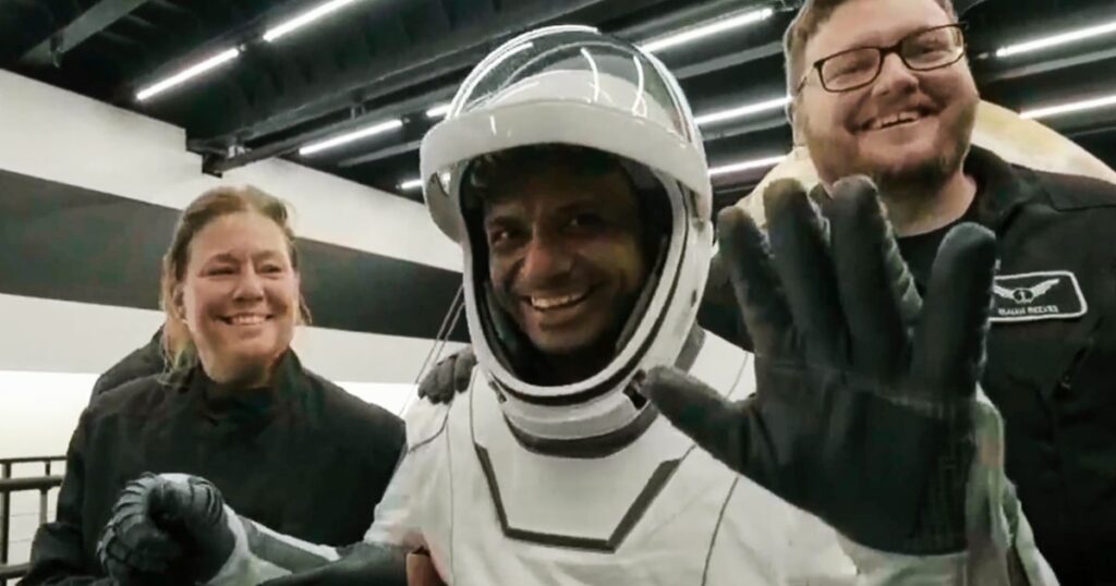 Private Space Flights Conclude with Pacific Splashdown for Astronauts from