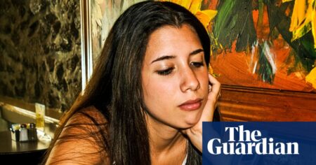 Flip Phones Make a Comeback Could Apples Foldable iPhone Spark