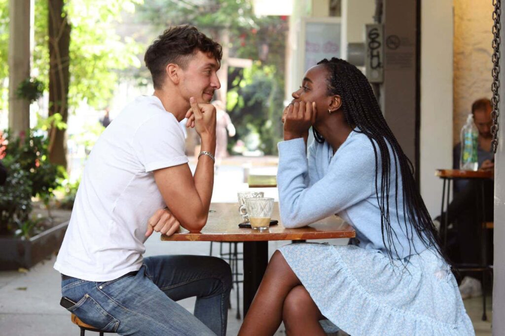 Online Couples May Experience Lower Relationship Satisfaction