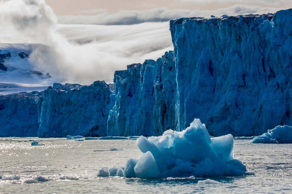 Atmospheric Disturbance Caused Temperature Surge in Antarctica