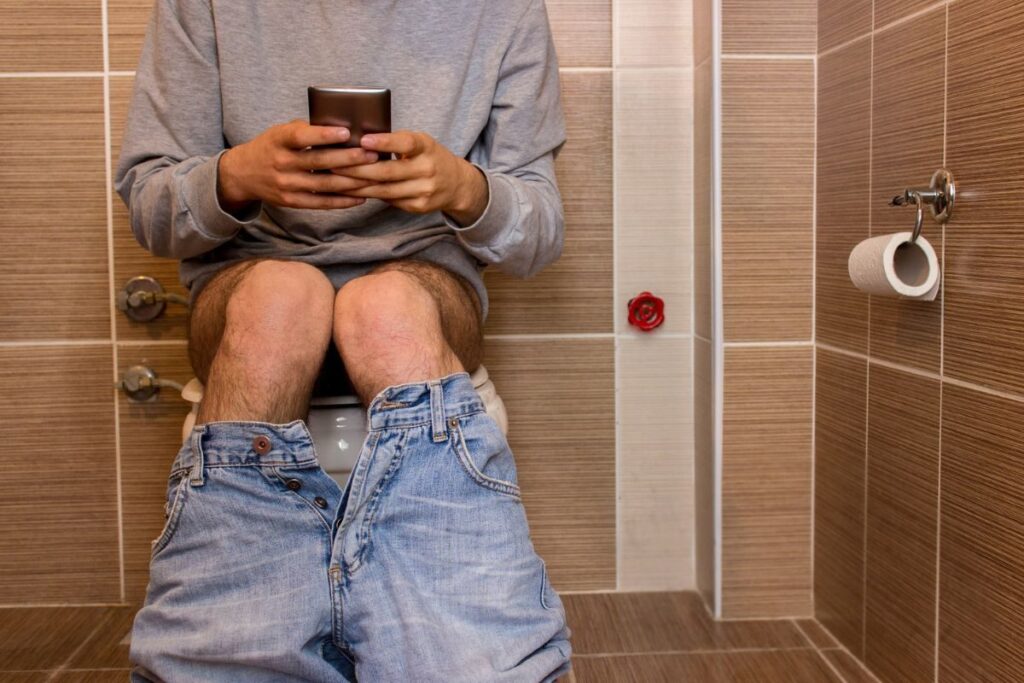 Heres Why Using Your Phone on the Toilet Is a