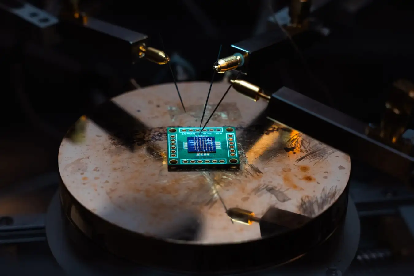 Record Breaking Chip Defies Moores Law by Expanding Vertically