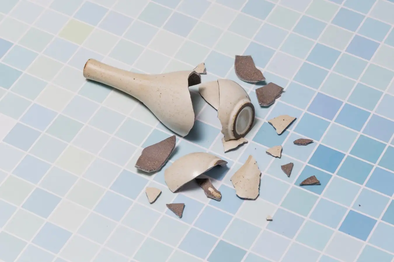 Physicists Discover Universal Law Governing How Objects Fracture