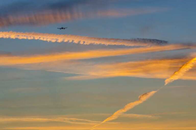 Google Reroutes Hundreds of Flights to Reduce Climate Warming Contrails
