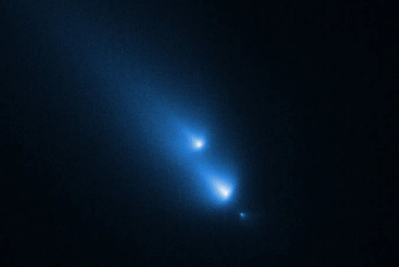 Stunning Telescope Capture: Mysterious Comet's Collapse Revealed After Serendipitous Breakthrough 1 Stunning Telescope Capture Mysterious Comets Collapse Revealed After Serendipitous Breakthrough