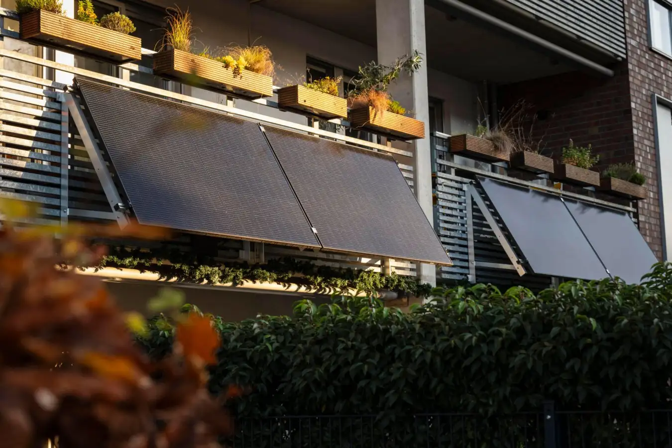 Is Plug-In Solar Worth the Risk? A Comprehensive Guide to Its Benefits and Drawbacks 1 Is Plug In Solar Worth the Risk A Comprehensive Guide to