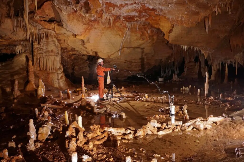 Discoveries of Neanderthal Knee Marks Beside Enigmatic Stalagmite Ring