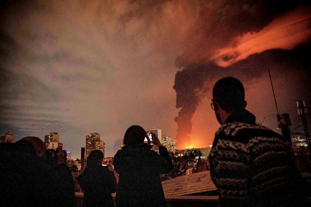 Iranian Oil Spill Emitted Pollution Comparable to a Volcano: Environmental Impact Analysis Iranian Oil Spill Emitted Pollution Comparable to a Volcano Environmental