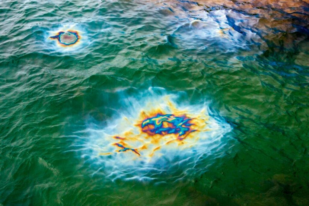 Worlds Largest Oil Spill Still Leaking 17 Tons Daily