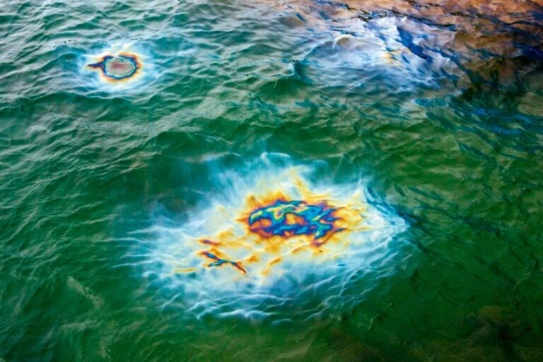 Worlds Largest Oil Spill Still Leaking 17 Tons Daily