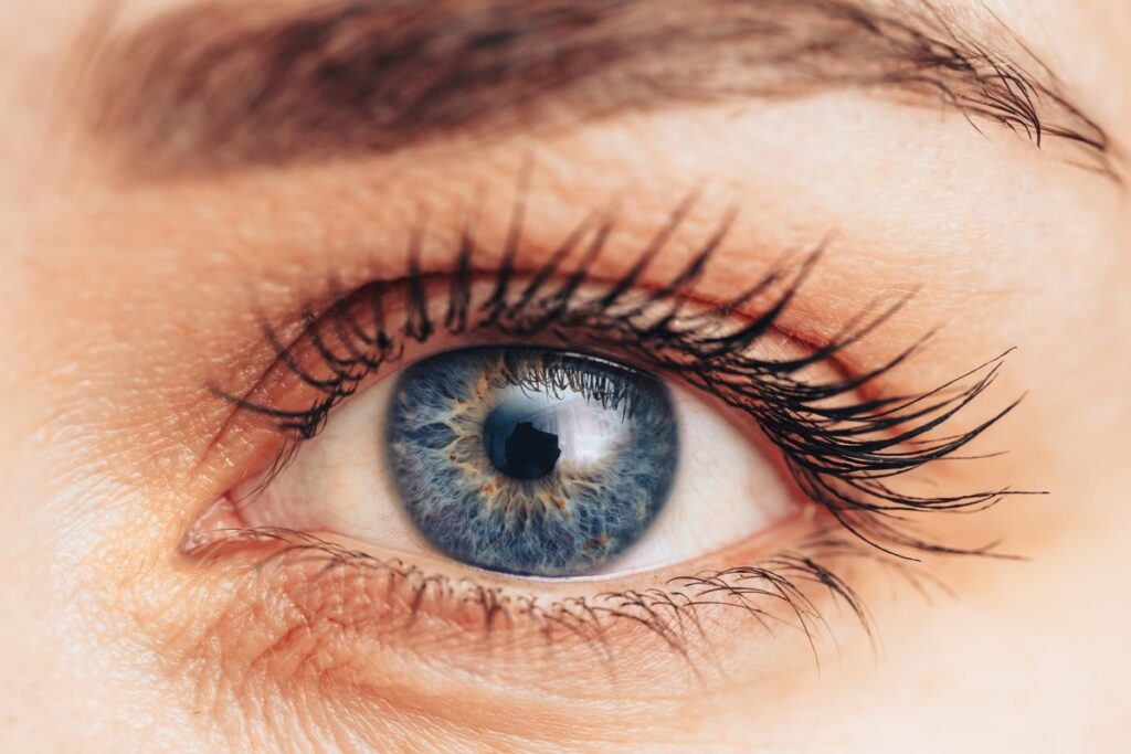Why Eyelash Trimming for Men is Surging in Popularity Insights