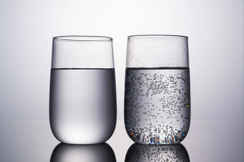 Comparing Carbonated Water and Still Water: Which is the Healthier Choice? Comparing Carbonated Water and Still Water Which is the Healthier