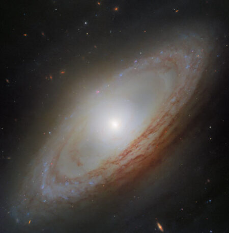 Hubble discovers spiral galaxy spinning out of sync with itself