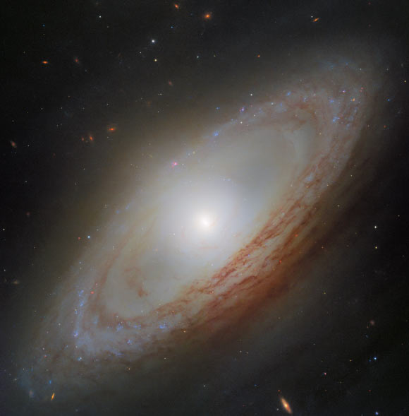 Hubble discovers spiral galaxy spinning out of sync with itself Hubble discovers spiral galaxy spinning out of sync with itself