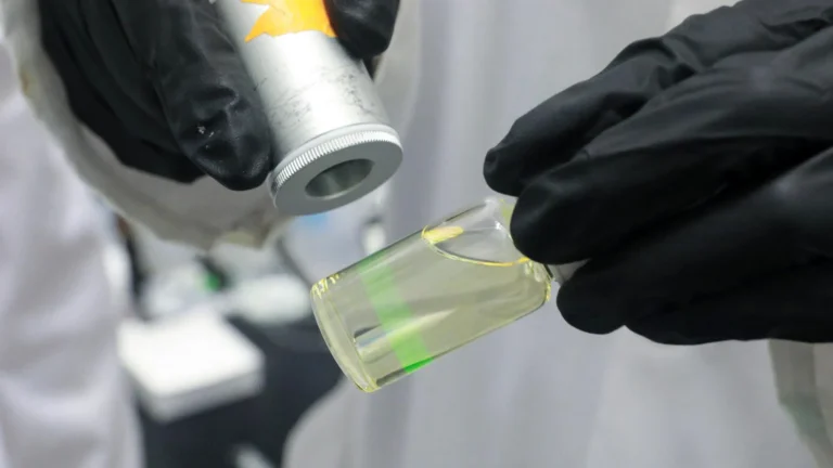 New Nanoparticles Reveal Hidden Chemical Differences